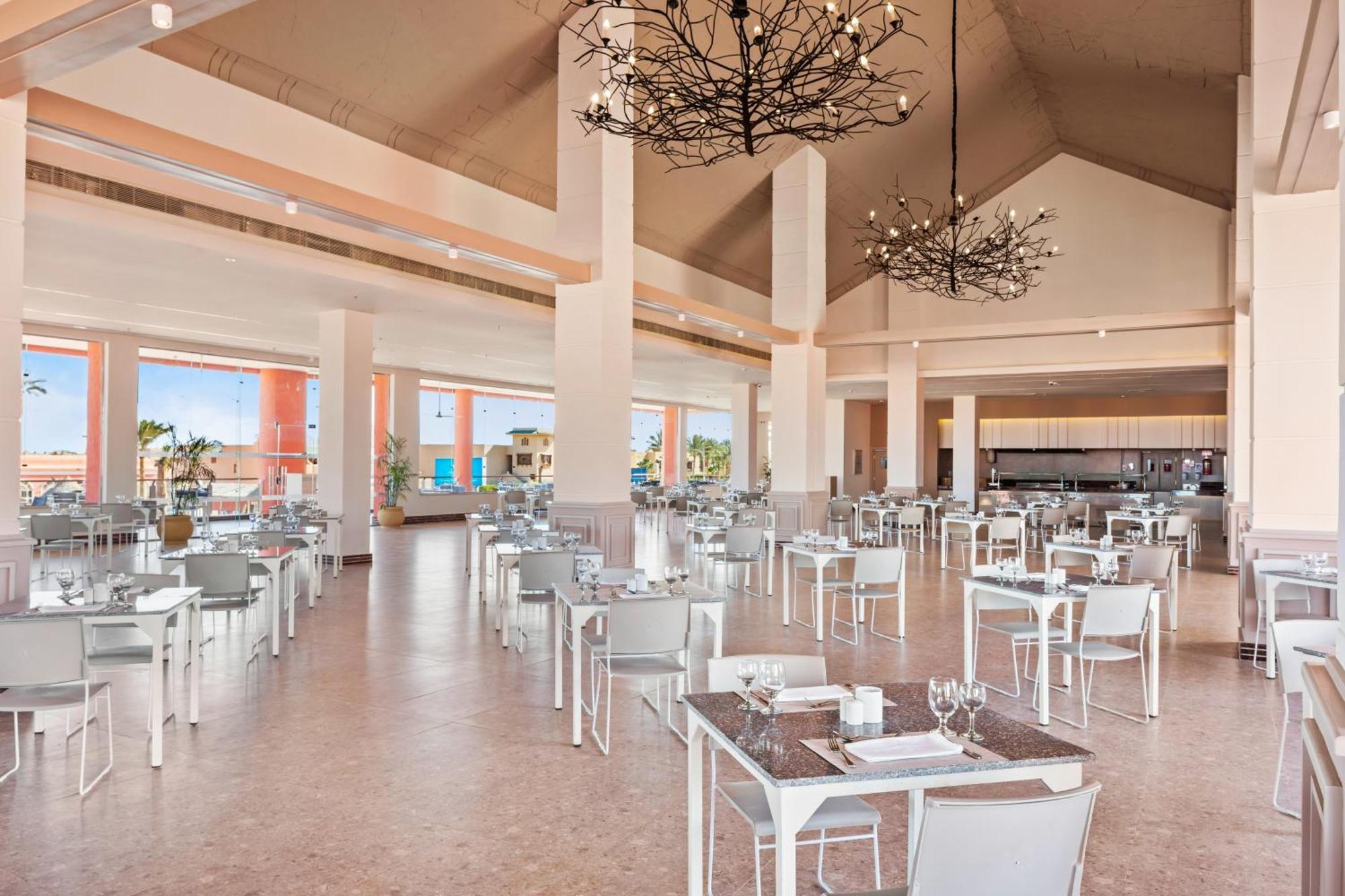 Pickalbatros Laguna Club Resort Sharm El Sheikh Bagian luar foto The buffet at the hotel