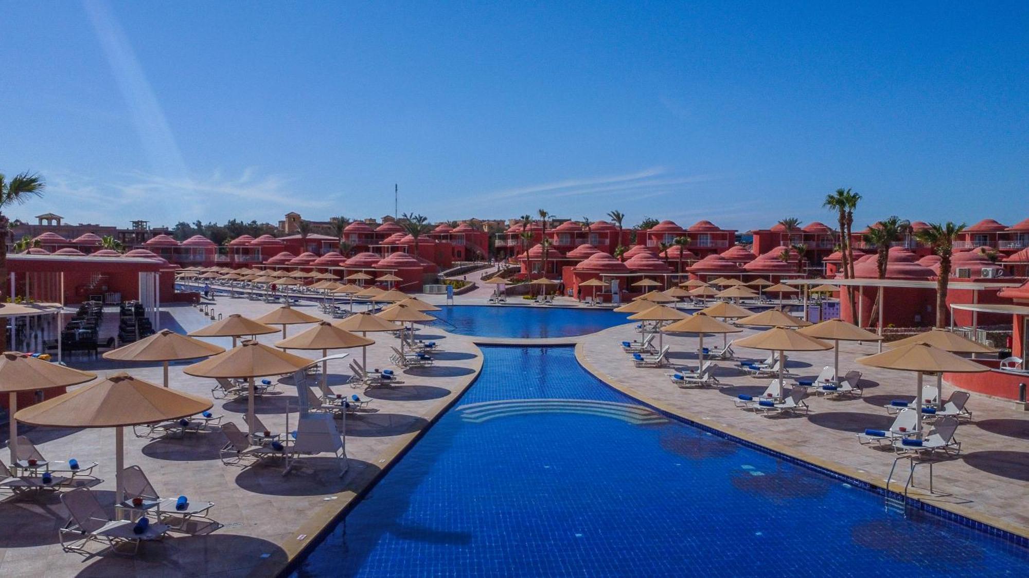 Pickalbatros Laguna Club Resort Sharm El Sheikh Bagian luar foto The swimming pool at the hotel