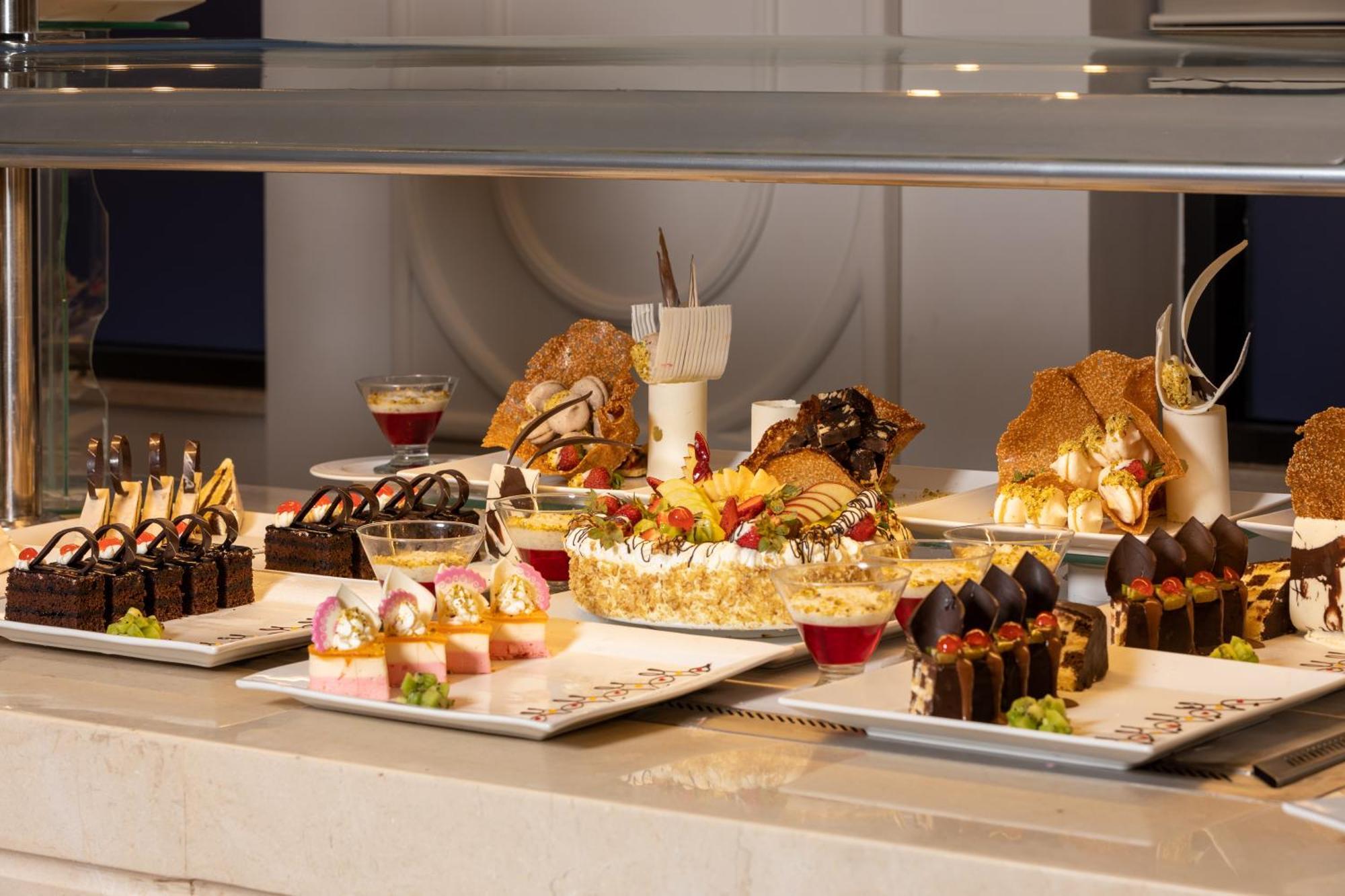 Pickalbatros Laguna Club Resort Sharm El Sheikh Bagian luar foto A dessert buffet